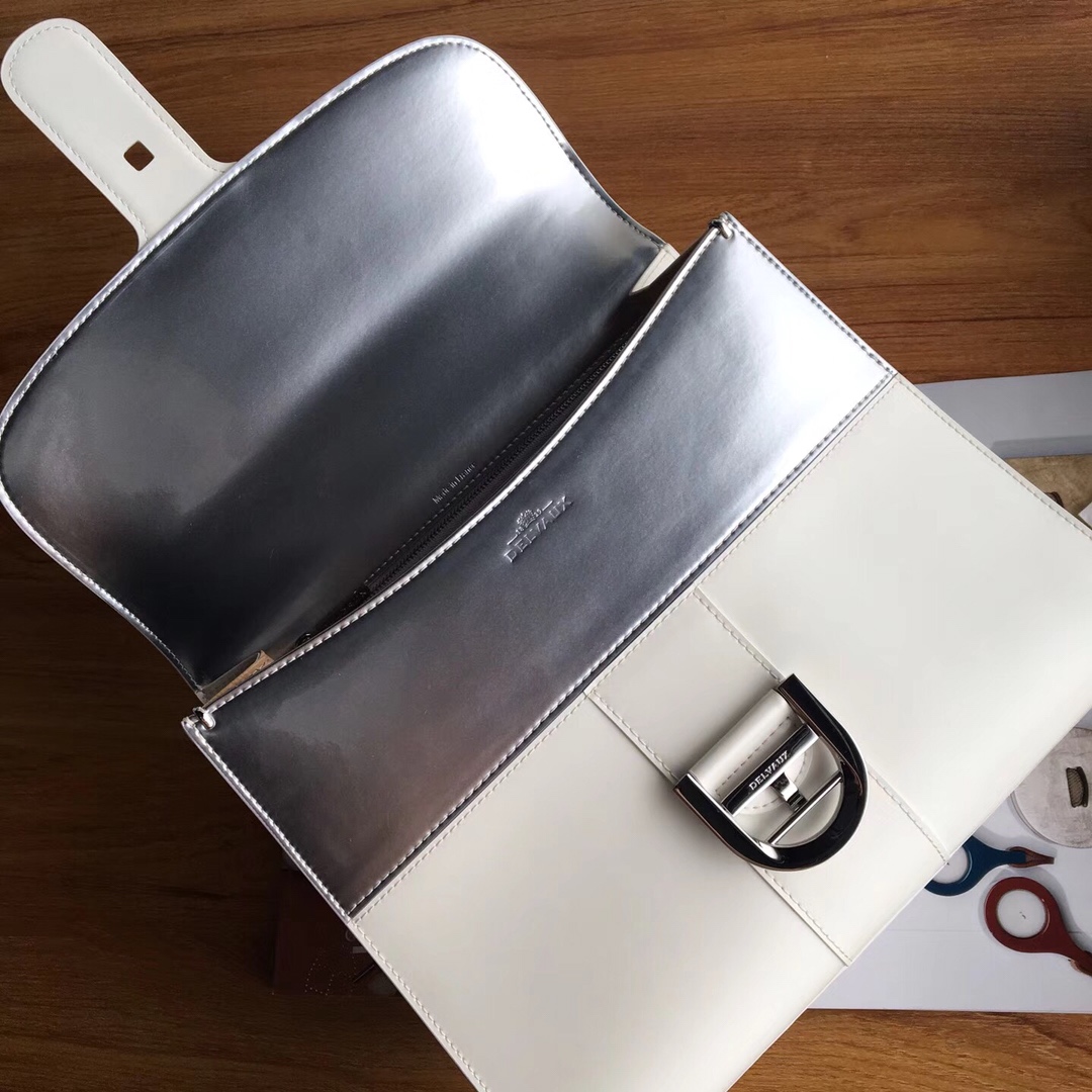 델보 브리앙 박스 GM 백 화이트